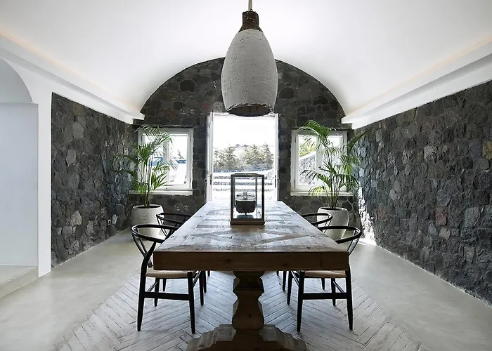 Relaxing & Ambient Santorini 2 Bedrooms Cave Stone Karterados (Santorini)