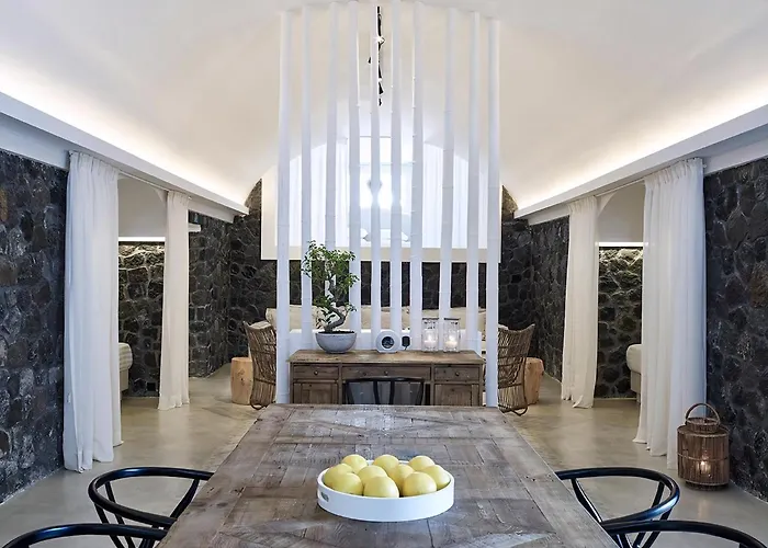 Vila Relaxing & Ambient Santorini 2 Bedrooms Cave Stone