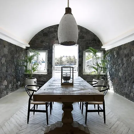 Santorini Stone Villa: Cave Retreat With Private Pool And Views Karterados (Santorini)