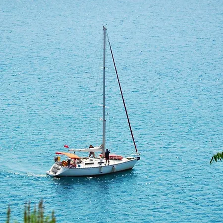Relaxing & Ambient Santorini 2 Bedrooms Cave Stone Villa Karterádosz